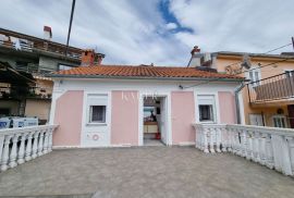 Crikvenica - kuća u centru, 100m2, 2 parkinga, Crikvenica, Casa