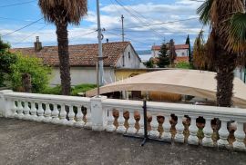 Crikvenica - kuća u centru, 100m2, 2 parkinga, Crikvenica, House