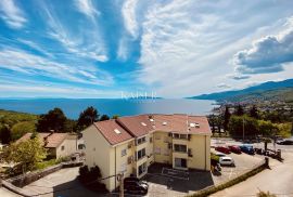 Opatija - Troetažni stan s krovnom terasom i panoramskim pogledom na more, Matulji, Daire