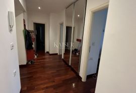 Rijeka, Centar - Prostrani stan za najam u poslovno stambenoj zgradi 164 m2, Rijeka, Appartement