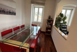 Rijeka, Centar - Prostrani stan za najam u poslovno stambenoj zgradi 164 m2, Rijeka, Appartment