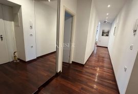 Rijeka, Centar - Prostrani stan za najam u poslovno stambenoj zgradi 164 m2, Rijeka, Appartment