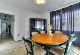 Novi Vinodolski - stan 3S+DB sa velikom okućnicom, Novi Vinodolski, Appartement