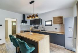 Novi Vinodolski - stan 3S+DB sa velikom okućnicom, Novi Vinodolski, Apartamento