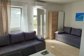 Rabac - apartmanska kuća s bazenom, 500 m2, Labin, Famiglia