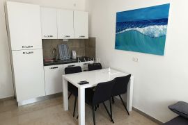 Rabac - apartmanska kuća s bazenom, 500 m2, Labin, بيت