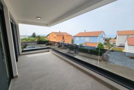 Otok Krk, Malinska - dvojna kuća sa bazenom 156m2, Malinska-Dubašnica, Casa