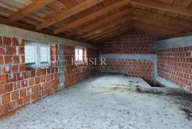 Brseč - kuća s dva dvoetažna stana, 160 m2, Mošćenička Draga, Ev