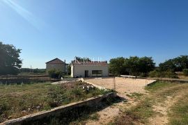 Zadar, okolica - roh bau kuća sa bazenom 101m2, Nin, House