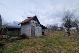 Gospić - kuća 155m2 sa velikom okućnicom i ruševinom od 140m2, Gospić, Maison