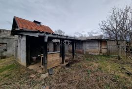 Gospić - kuća 155m2 sa velikom okućnicom i ruševinom od 140m2, Gospić, Σπίτι