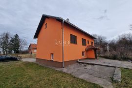 Gospić - kuća 155m2 sa velikom okućnicom i ruševinom od 140m2, Gospić, Haus