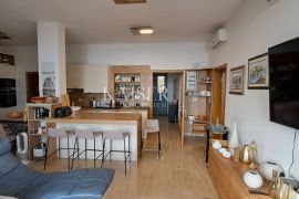 Opatija, dvoetažni stan prvi red do mora, Opatija, Appartment