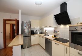 Rijeka, Martinkovac - predivan stan 2S+DB na mirnoj lokaciji, Rijeka, Apartamento