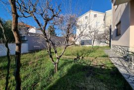 Crikvenica, Selce - kuća velikom okućnicom i pogledom na more, Crikvenica, Casa