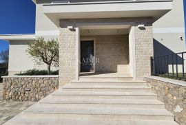 Otok Krk, Malinska - ekskluzivna villa 320m2, pogled na more, Malinska-Dubašnica, Дом