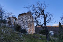 Brseč - građevinsko zemljište s ruševinama, 2300m2, Mošćenička Draga, Γη