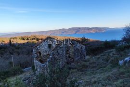 Brseč - građevinsko zemljište s ruševinama, 2300m2, Mošćenička Draga, Arazi