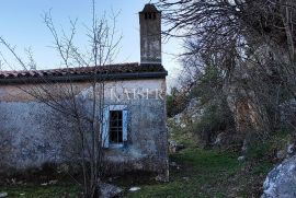 Brseč - građevinsko zemljište s ruševinama, 2300m2, Mošćenička Draga, Terra