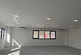 Opatija, Matulji - Poslovni prostor na 1. katu od 190 m2, Matulji, Propriedade comercial