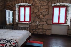 Labin - kuća s bazenom i prekrasnom okućnicom, 250 m2, Labin, House