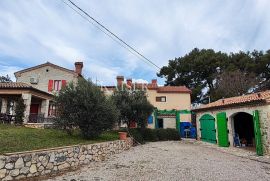 Labin - kuća s bazenom i prekrasnom okućnicom, 250 m2, Labin, Σπίτι