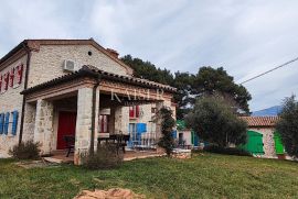 Labin - kuća s bazenom i prekrasnom okućnicom, 250 m2, Labin, بيت