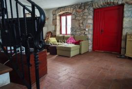 Labin - kuća s bazenom i prekrasnom okućnicom, 250 m2, Labin, Σπίτι