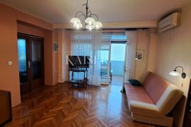 Opatija, predivna lokacija stana s terasom i pogledom na Lungo mare, Rijeku s otocima, Opatija, Apartamento