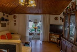 Opatija, 80 m2 stana u austrougarskoj vili za potpunu adaptaciju, Opatija, Appartement