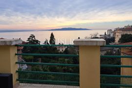 Opatija, vila, dvoetažni stan u centru blizu mora s pogledom, Opatija, Wohnung