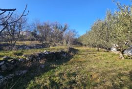 Otok Krk - građevinsko zemljište 1.018m2, pogled more, Vrbnik, Terreno