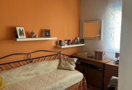 Rijeka, Krimeja - Stan u dvojnoj kući sa okućnicom, Rijeka, Appartement