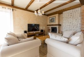 Otok Krk, Dobrinj, okolica - luksuzna villa 179m2, Dobrinj, House