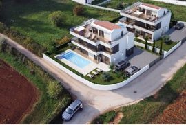 Istra, Poreč- 4 km, vila s krovnom terasom i bazenom, Poreč, House