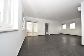 Zadar - luksuzni penthouse 110m2 + krovna terasa 80m2, Zadar, Appartment