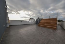 Zadar - luksuzni penthouse 110m2 + krovna terasa 80m2, Zadar, Apartamento