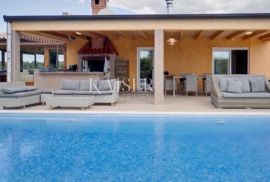 Istra, Novigrad - vila s prekrasnim pogledom na more i maslinike, Novigrad, House