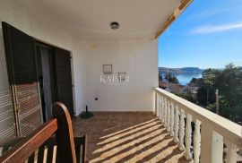 Otok Krk, Omišalj - apartmanska kuća, 100m od mora, Omišalj, Kuća