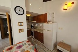 Otok Krk, Omišalj - apartmanska kuća, 100m od mora, Omišalj, House