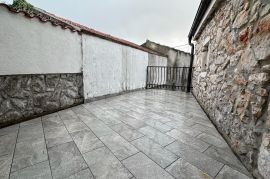 Otok Krk, okolica Dobrinja - adaptirana starina na mirnoj lokaciji, 114 m2, Dobrinj, House