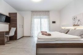 Istra - Poreč, moderna vila sa bazenom, 800m od mora, Poreč, Famiglia