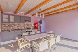 Istra - Poreč, moderna vila sa bazenom, 800m od mora, Poreč, House