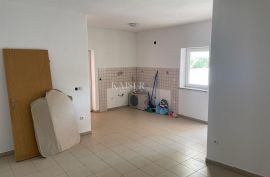 Istra, Novigrad - Stan 35 m2+loggia 5 m2 i Poslovni prostor 95 m2, Novigrad, Appartement