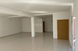 Istra, Novigrad - Stan 35 m2+loggia 5 m2 i Poslovni prostor 95 m2, Novigrad, Kвартира