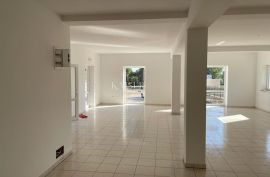 Istra, Novigrad - Stan 35 m2+loggia 5 m2 i Poslovni prostor 95 m2, Novigrad, Kвартира