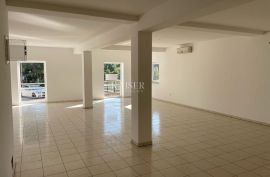 Istra, Novigrad - Poslovni prostor od 95 m2 - dvorište od 200 m2, Novigrad, Ticari emlak