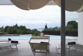 Otok Krk, okolica Krka - predivna vila s pogledom na more, 110 m2, Krk, Famiglia