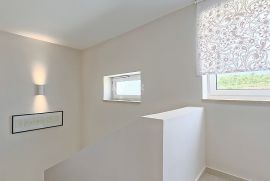 Labin - moderna kuća s bazenom, 180 m2, Labin, Maison