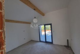 Barban - kuća s bazenom 160 m2 i okućnicom 1100 m2, Barban, Ev